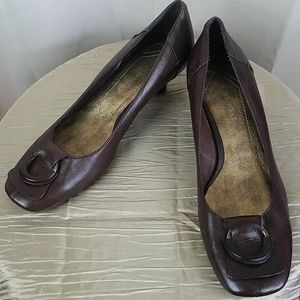 Nine West Brown Leather Kitten Heel EUC VROOMR